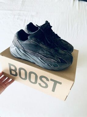 Adidas Yeezy 700v2 Vanta